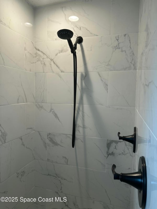 Building Photo - 574 Dianne Dr