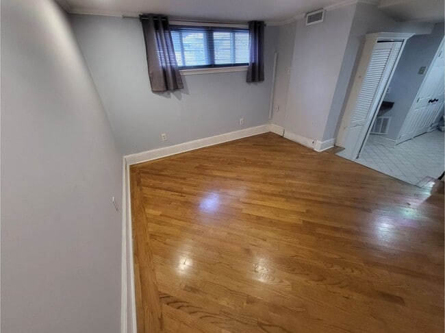 Building Photo - 2 Bedroom 2 Bath with Rooftop Deck!