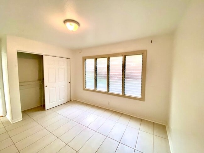 Building Photo - 202 - CA