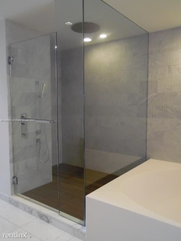 Building Photo - 2 br, 2.5 bath Condo - 10203 Collins Ave U...