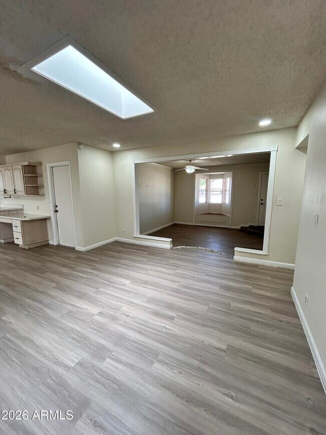 Building Photo - 711 N Oracle Cir
