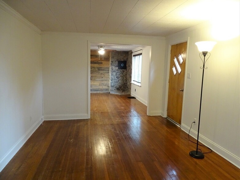 Building Photo - 160 Mechanic St