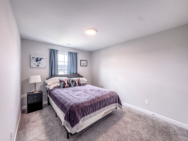 Building Photo - Stunning 4 Bed Home with Fenced Backyard