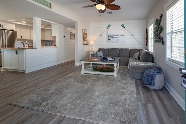 Building Photo - 1726 65th St