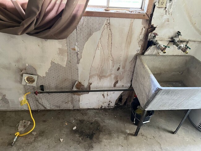 Building Photo - Home sweet home coming soon!