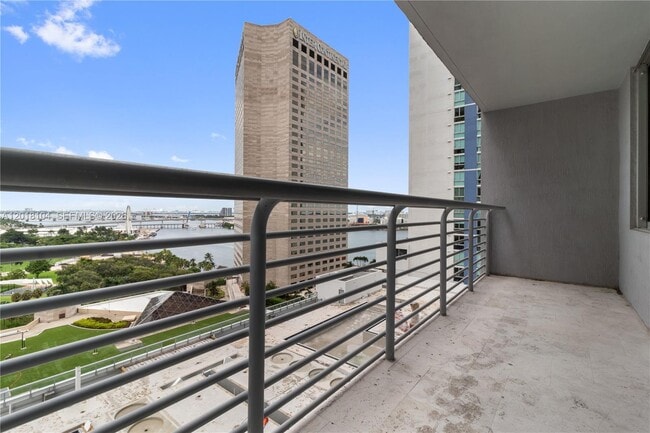 Building Photo - 325 S Biscayne Blvd