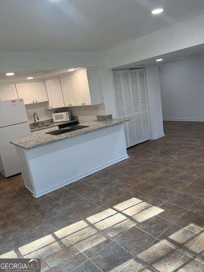 Building Photo - 3246 Mar Lanta Dr