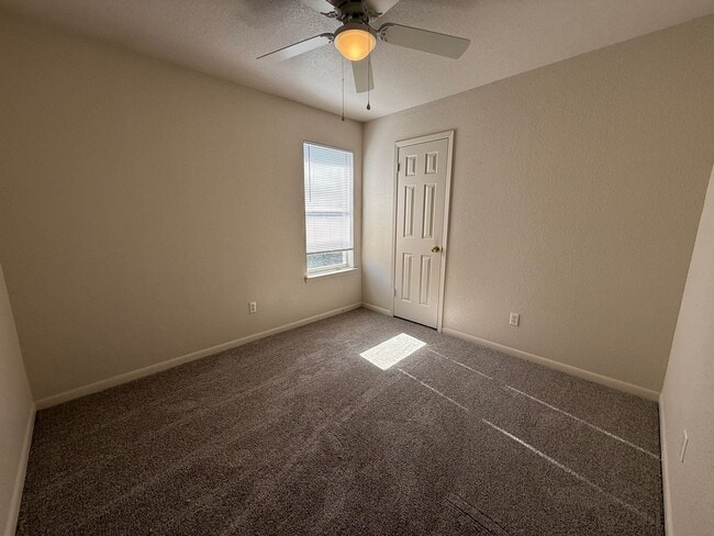 Building Photo - 4801 Lindsey Dr