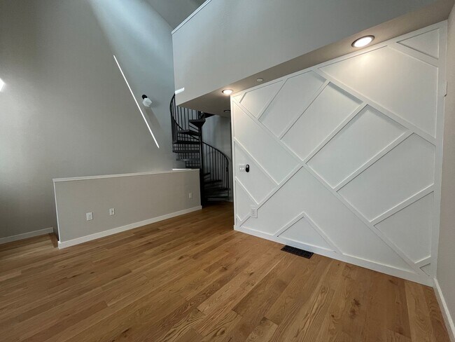 Building Photo - Great Studio Close to Downtown