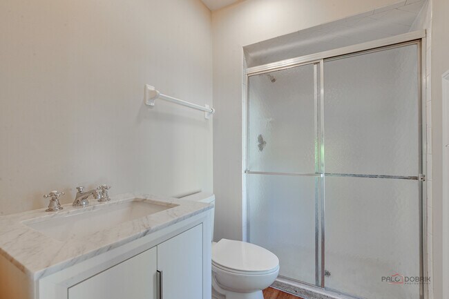 Building Photo - 544 Ravine Ave