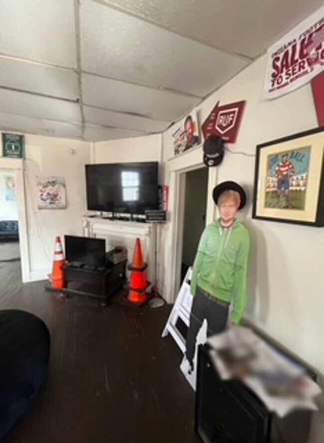 Building Photo - 5 BR / 2 BA House Near Bryan Park - Available August 2026!