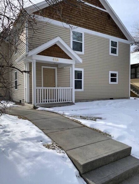 Front Entry - 414 W Babcock St, Unit 1
