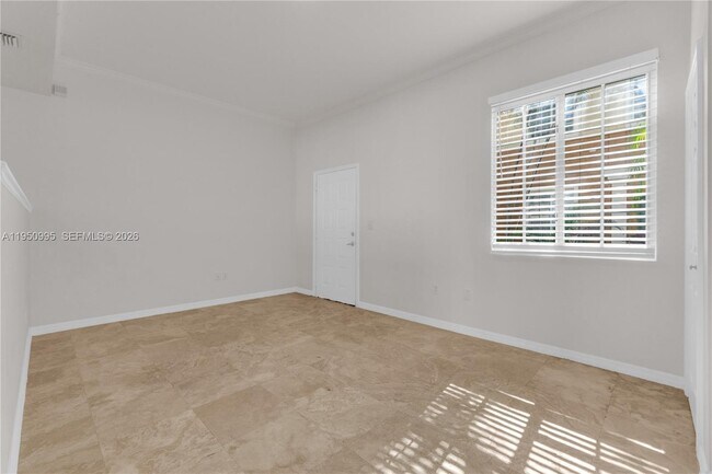 Building Photo - 2945 NE 185th St