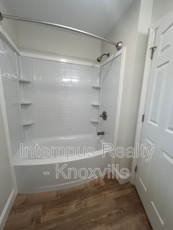 Building Photo - 228 Duzane Dr