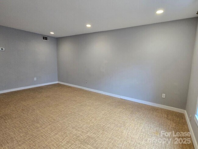 Building Photo - 3722 Park Rd