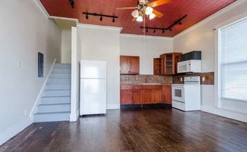 Building Photo - 301 S Main St