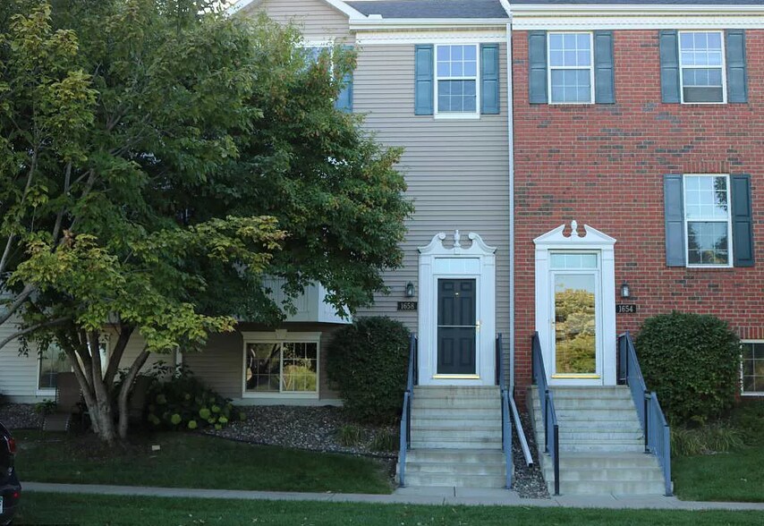 Building Photo - 1658 Riverside Dr