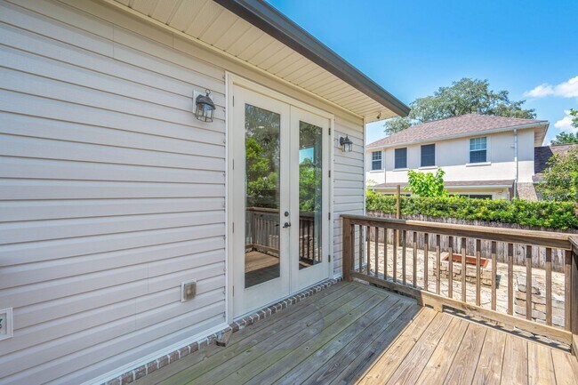 Building Photo - Modern 4-Bedroom Home with Designer Touches in the Heart of Niceville