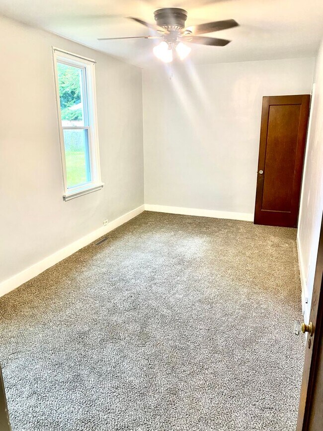 Building Photo - 60 Bridgeman St