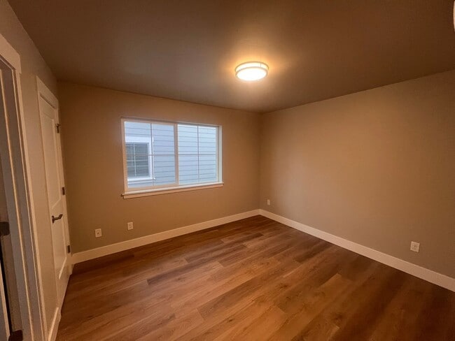 Building Photo - New Construction Townhome in NW Bend