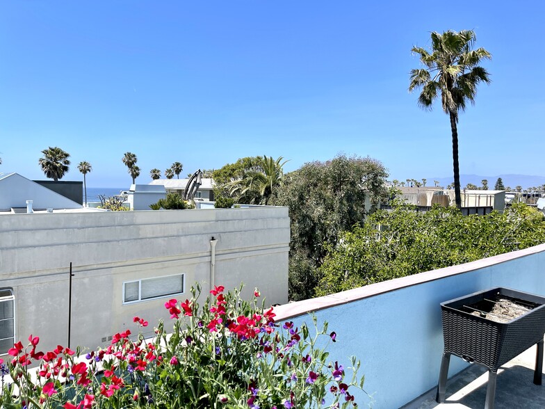 Building Photo - 32 28th Ave