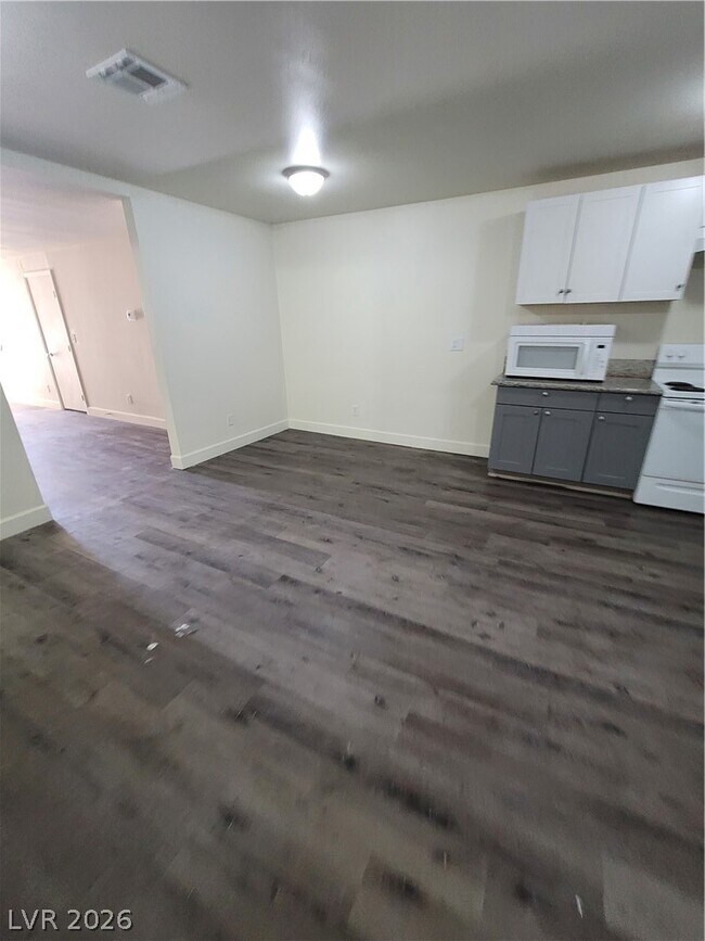 Building Photo - 3412 Townhouse Dr