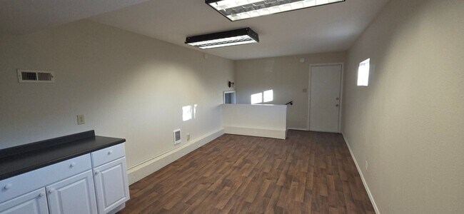 Building Photo - West Side Charmer! 1 bed, 1 bath- All Utilities & Lawn Care Included!