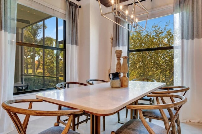 Building Photo - 5720 Palmer Cir