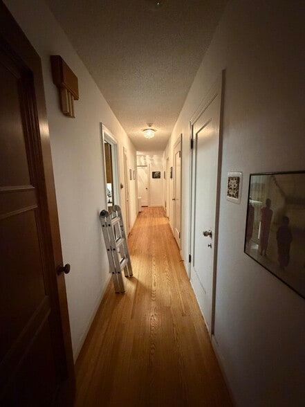 Building Photo - 182 Cayuga Ave