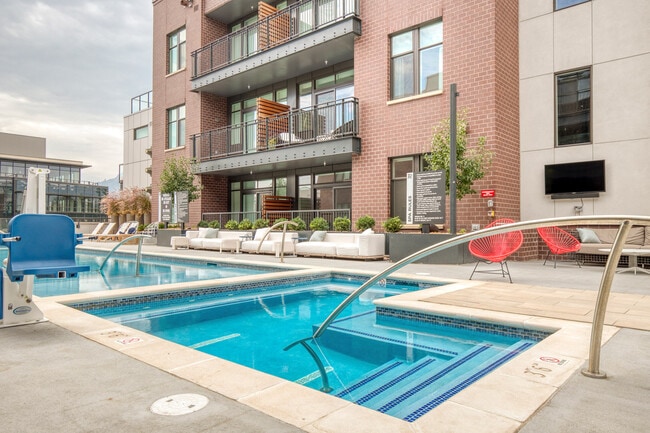 Building Photo - 3000 Pearl Pkwy