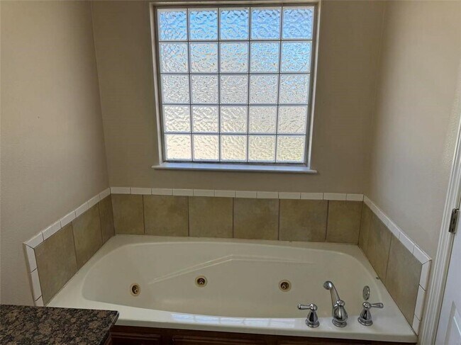 Building Photo - 812 Grant Ave