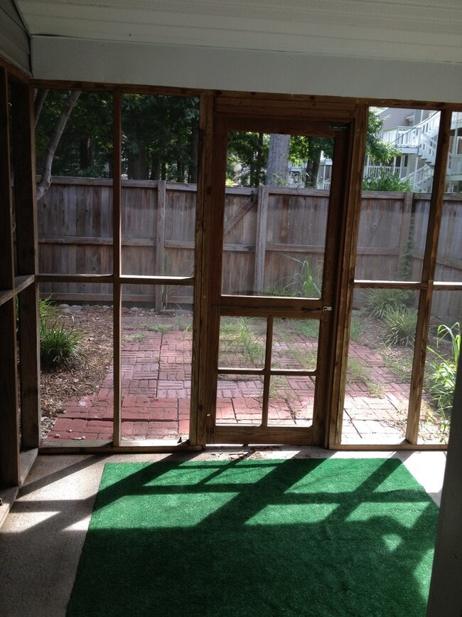 Building Photo - 606 Windbrook Cir