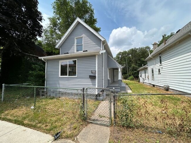 Primary Photo - 33 S Torrence St