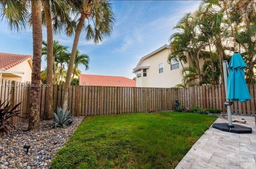 Building Photo - 6952 NW 27th Ct