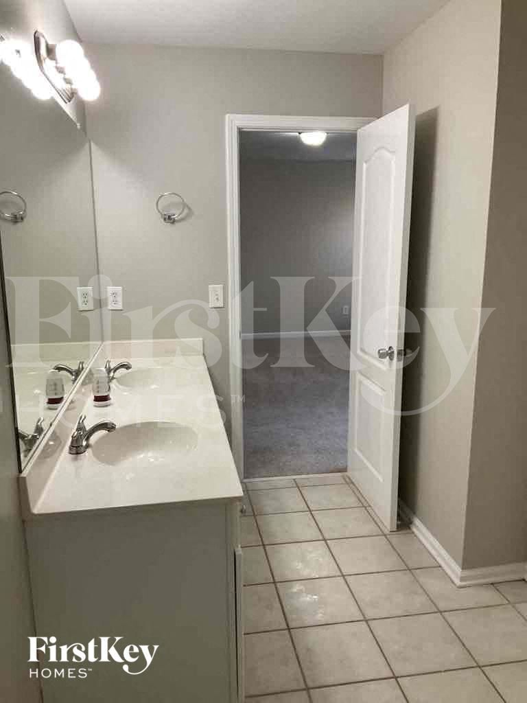 Building Photo - 670 Golden Meadow Dr