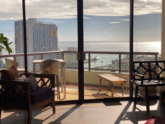 Building Photo - 725 Kapiolani Blvd