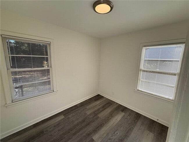 Building Photo - 828 Pamela Dr