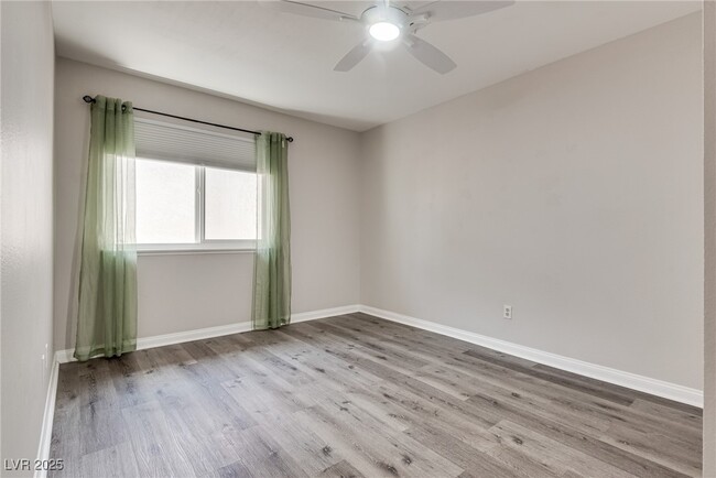 Building Photo - 5231 Dickens Dr
