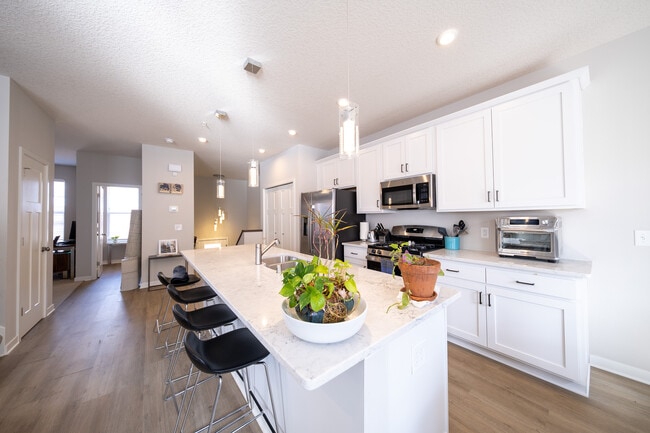 Building Photo - 2209 Gateway Curv