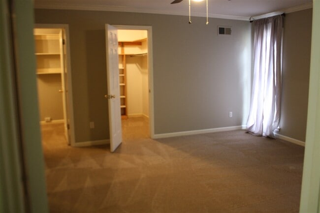 Building Photo - 1833 Greensprings Ln