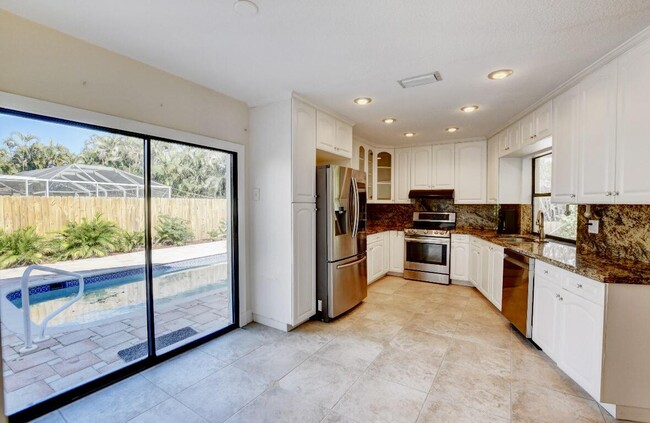 Building Photo - 17768 Maplewood Dr