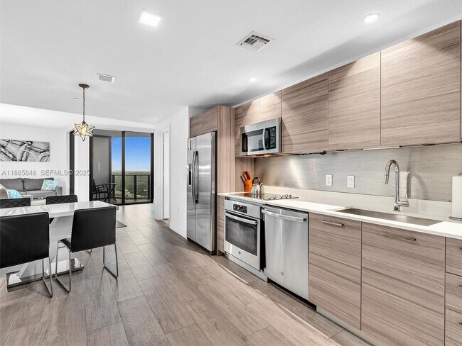 Building Photo - 121 NE 34th St