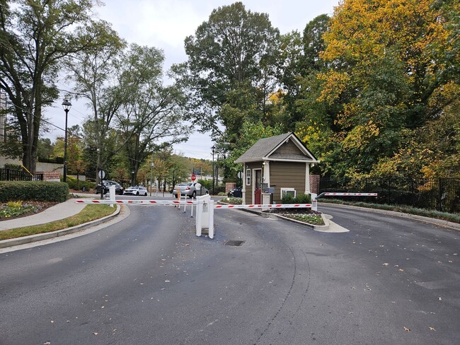 Building Photo - Atlanta's Upper Westside Gated Townhome Co...