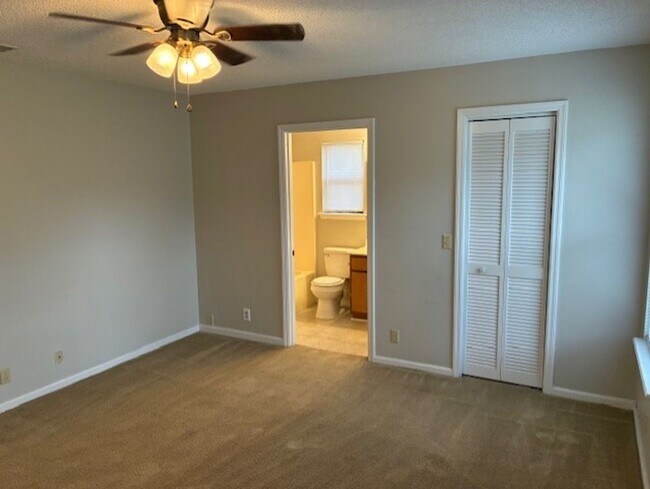 Building Photo - 114 N Woodvalley Dr