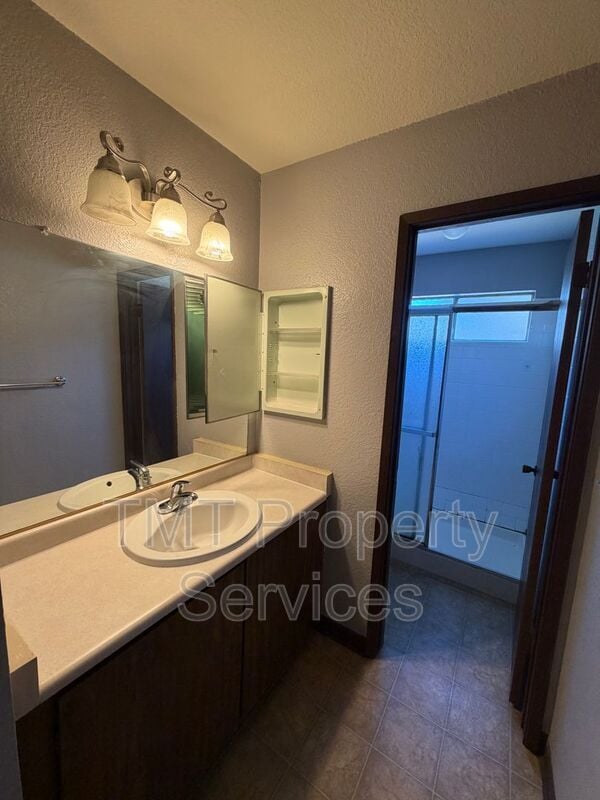Building Photo - 3591 Quail Lakes Dr
