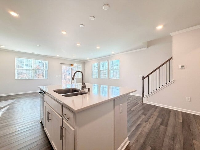 Building Photo - 400 Hazy Hls Ln