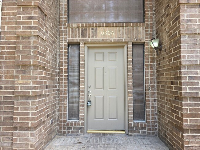 Building Photo - 10306 Jockey Club Dr
