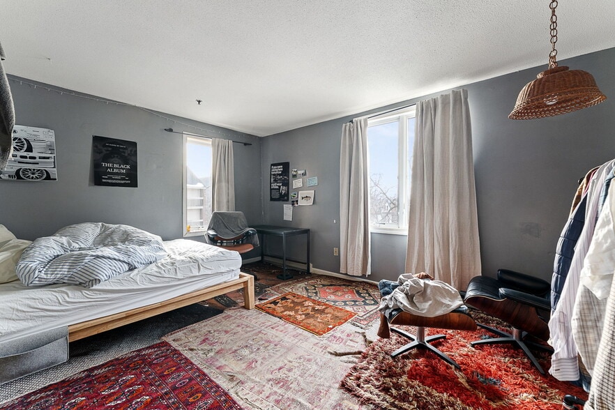 Building Photo - 349 Pearl St