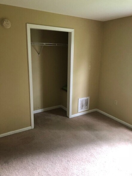 Building Photo - 922 12th St