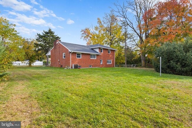 Building Photo - 816 East Dr